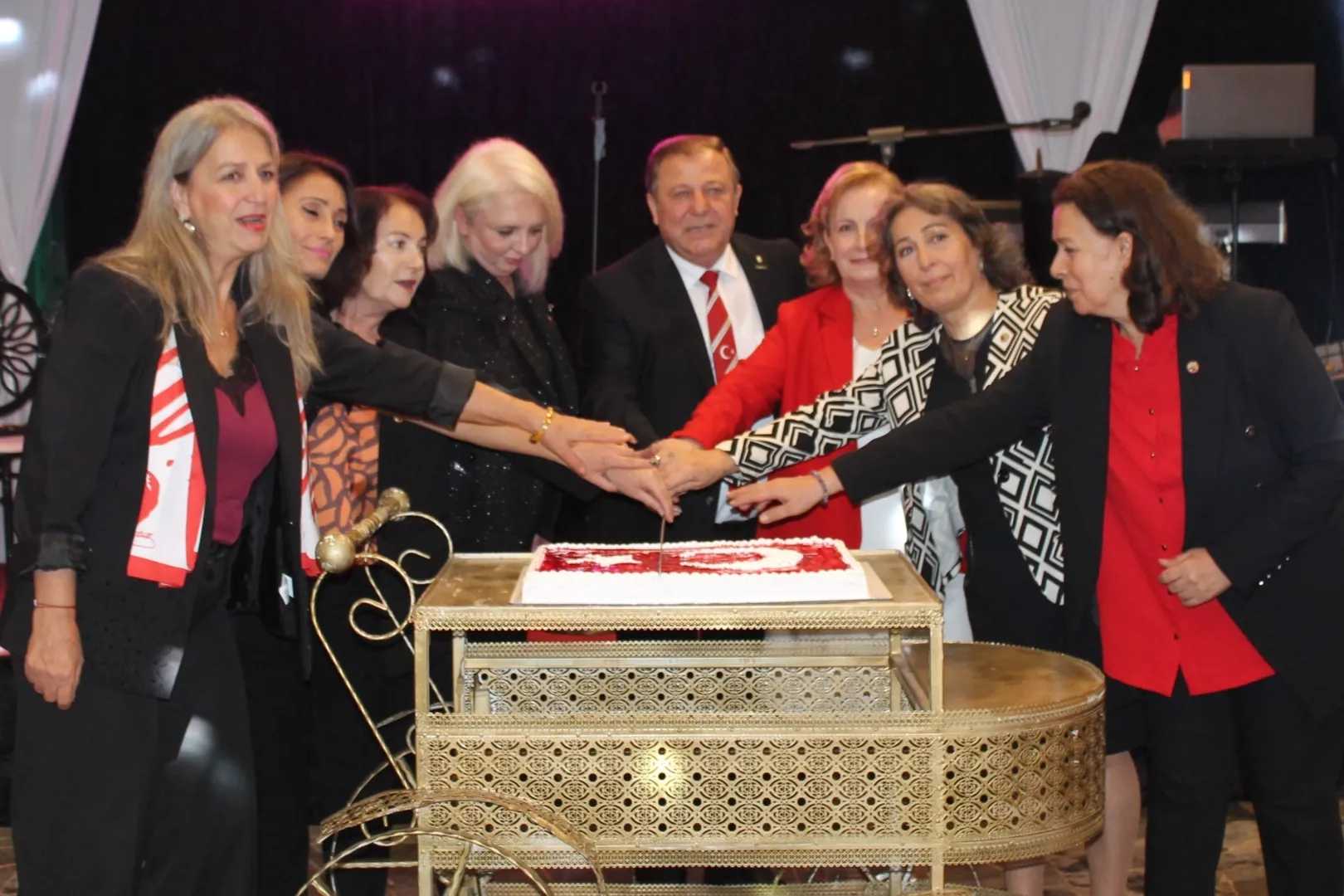 TÜED Uludağ Şubesi bu kez emeklinin sesini Cumhuriyet Balosu