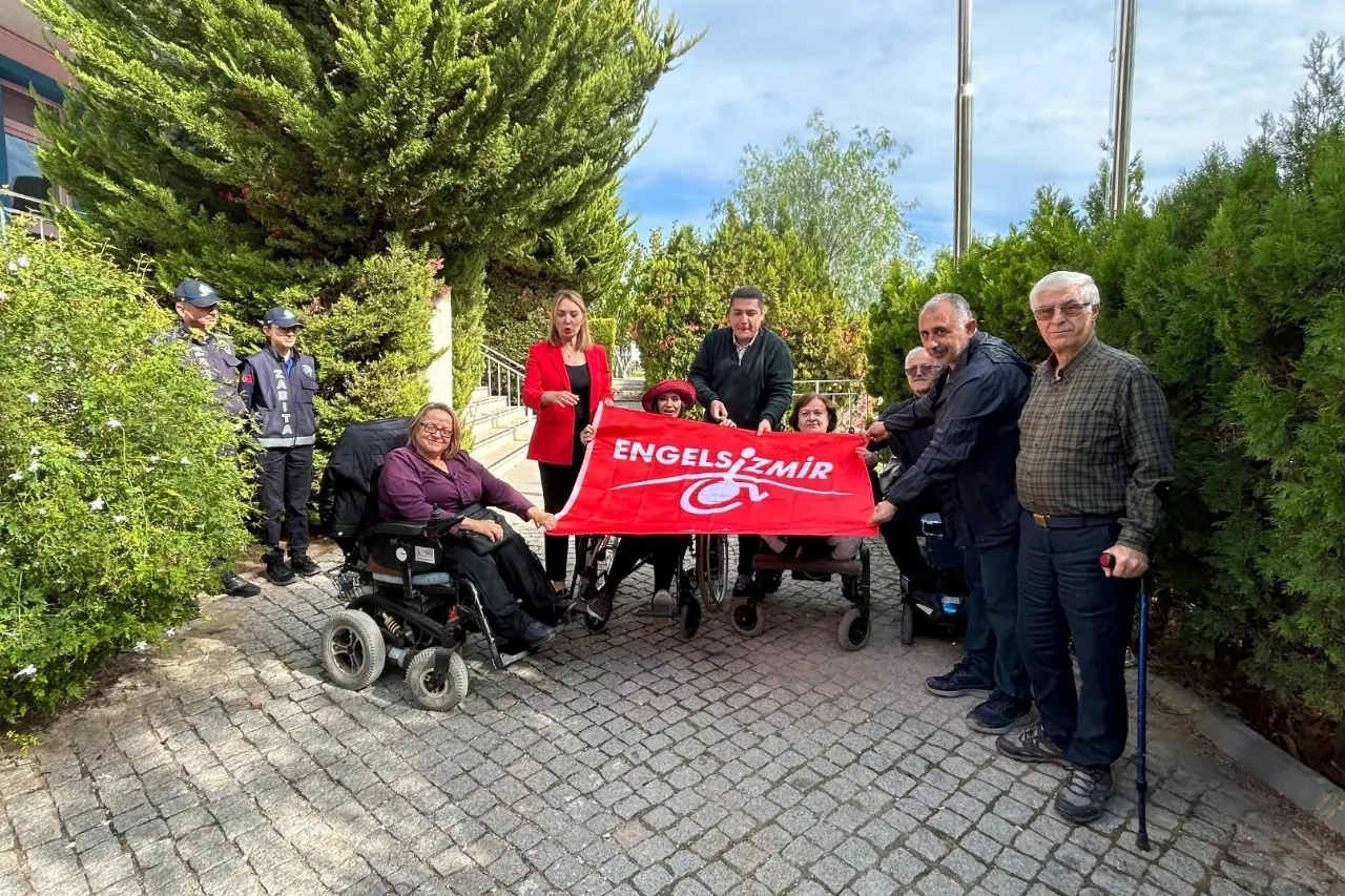 İzmir Büyükşehir’den bir “Kırmızı Bayrak” da Çeşme Belediyesi