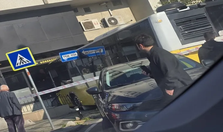Üsküdar’da Kontrolden Çıkan Otobüs Pastaneye Daldı: Yaralılar Var