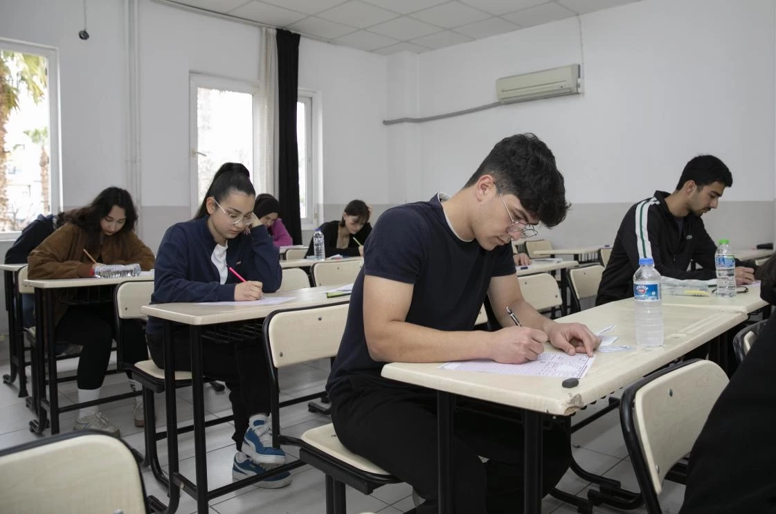 Mersin Büyükşehir’den gençlere eğitimde tam destek