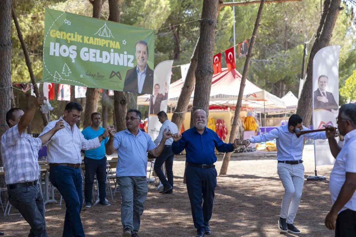 Toroslar’ın muhtarları Tarsus Gençlik Kampı’nda birlikteydi